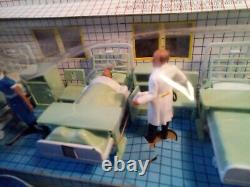 Britains Hospital Ward, 4 Beds. Doctor, Nurses. Patients Accessories Boxed