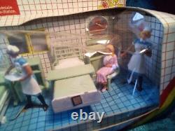 Britains Hospital Ward, 4 Beds. Doctor, Nurses. Patients Accessories Boxed