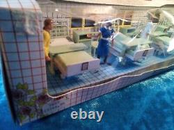 Britains Hospital Ward, 4 Beds. Doctor, Nurses. Patients Accessories Boxed