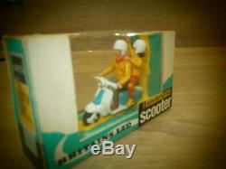 Britains Ltd No 9685 Lambretta Scooter And Riders Boxed In Rarer Yellow Jumpers