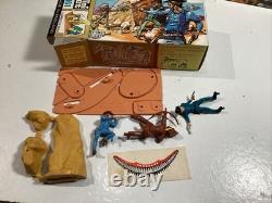 Britains Mini Sets 1061 & 1081 Cowboys & Indian Knights In Combat Shop Trade Box