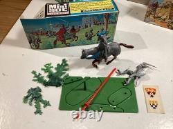 Britains Mini Sets 1061 & 1081 Cowboys & Indian Knights In Combat Shop Trade Box