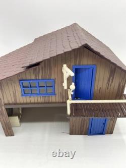 Britains Models No. 4720 Ranch Livery Stable Farmyard Barn rare BB1