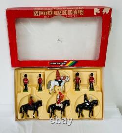 Britains Queen Elizabeth 8 Piece Toy Soldier Guards Horse Set In Box Collect