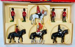 Britains Queen Elizabeth 8 Piece Toy Soldier Guards Horse Set In Box Collect