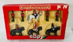 Britains Queen Elizabeth 8 Piece Toy Soldier Guards Horse Set In Box Collect