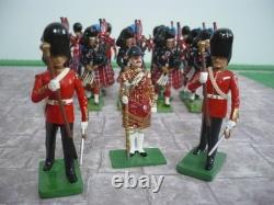 Britains Scots Guards Pipes Drums & Bugle Marching Band & Colour Party