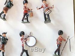 Britains Set 2096 Pipes And Drums Of The Irish Guards. Post War