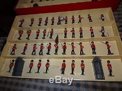 Britains Set 9424 -two Tier Changing Of The Guard At Buckingham Palace-1963