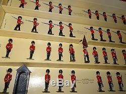Britains Set 9424 -two Tier Changing Of The Guard At Buckingham Palace-1963