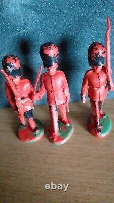 Britains Soldiers, Royal Guards x 6off