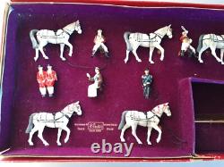 Britains State Open Road Landau, 2094 & Windsor Greys, 13 pcs, 1960. Pre-Owned
