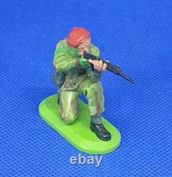 Britains Super Deetail Rare Kneeling Paratrooper from Holy Grail Set Ref 933
