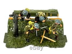 Britains Toy Soldier Charles Biggs Set 2133 WW2 British Infantry Over The Top