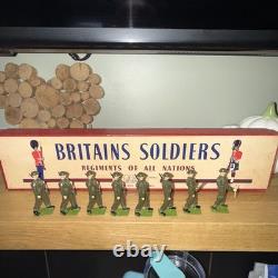 Britains Vintage British Infantry In Full Battle dress No. 1858, original box