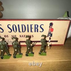 Britains Vintage British Infantry In Full Battle dress No. 1858, original box