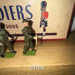Britains Vintage British Infantry In Full Battle dress No. 1858, original box