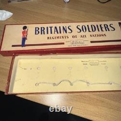 Britains Vintage British Infantry In Full Battle dress No. 1858, original box