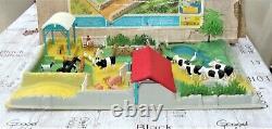 Britains Vintage Farm Playbase 4711 + Extra Figures