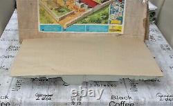 Britains Vintage Farm Playbase 4711 + Extra Figures