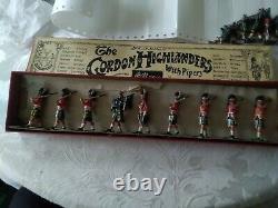 Britains Vintage Lead toy soldiers boxed Gordon Highlanders
