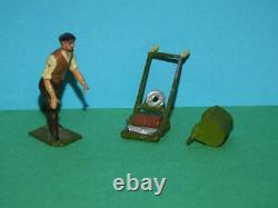 Britains Vintage Pre-war Rare Lead Garden Gardener #051 And Lawnmower #050