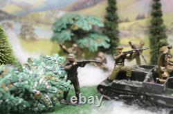 Britains WWII, Vintage Lead soldiers x13 /Bren-gun carrier 1/32 +Crescent Cannon