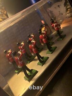 Britains W BRITAIN GRENADIER GUARD BAND SET excellent