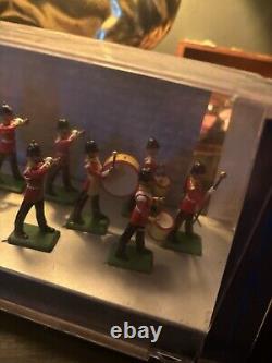 Britains W BRITAIN GRENADIER GUARD BAND SET excellent