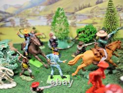 Britains /crescent Cowboy and American Indian attack 29pcs