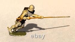 Britains set 1664, Knights of Agincourt foot knights 50's metal toy soldiers