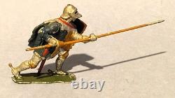 Britains set 1664, Knights of Agincourt foot knights 50's metal toy soldiers
