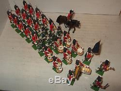 CM Miniatures of Scotland, 30 piece Gordon Highlanders Pipes & Drums & Colours