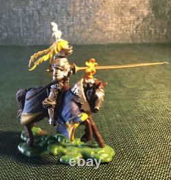 Collection of 22 rare vintage Britains Swoppet Knights with 3 on horses + spares