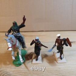 DSG Britains Deetail Remake 2 Arabs & 1 Mounted Arab In Black Tunics