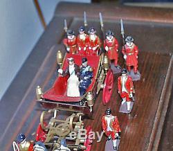 Early Britains 24 Piece Set Elizabeth Open Carriage Procession With Soldiers