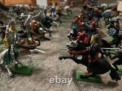 Early Vintage Britains Deetail 1971 KNIGHTS Saracens MOUNTED & Infantry X70
