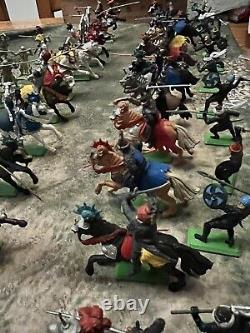 Early Vintage Britains Deetail 1971 KNIGHTS Saracens MOUNTED & Infantry X70