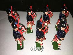 Excellent Vintage Britains Lead Figure Pipers of the Scots Guards Set 69 prewar