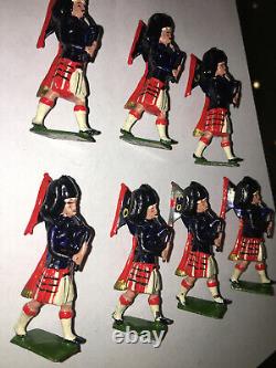 Excellent Vintage Britains Lead Figure Pipers of the Scots Guards Set 69 prewar