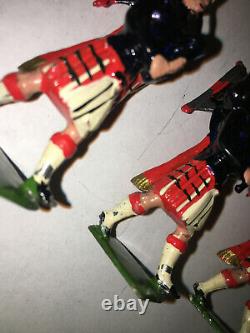 Excellent Vintage Britains Lead Figure Pipers of the Scots Guards Set 69 prewar