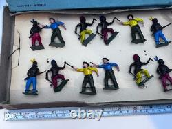 Extremely Rare Britains A Series 6a Set Cowboys & Indians On Foot. Boxed