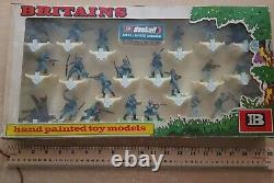 Large Boxed Britains Deetail WW2 German Infantry 18 figures (lot 3233)