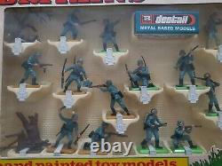 Large Boxed Britains Deetail WW2 German Infantry 18 figures (lot 3233)