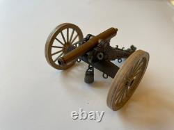 Large collection of various vintage toy soldiers including Britains & Airfix