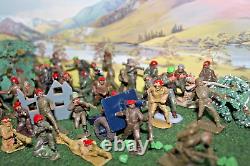 Lone star/Hilco/Britains/Crescent WW2 soldiers x39 + Cannon+Store chest 1960s