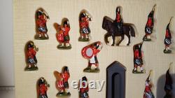 (Lot 366) Britain Herald Models Highlanders Complete Window Boxed Set 7109