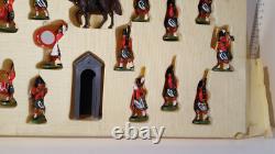 (Lot 366) Britain Herald Models Highlanders Complete Window Boxed Set 7109