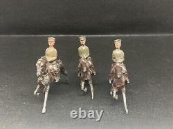 Mounted Soldier figures By Britains (yellow 157) SMALL SCALE, 1 damaged