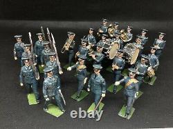 RAF Band And RAF Soldiers Marching At Slope By Britains (N yel 137)